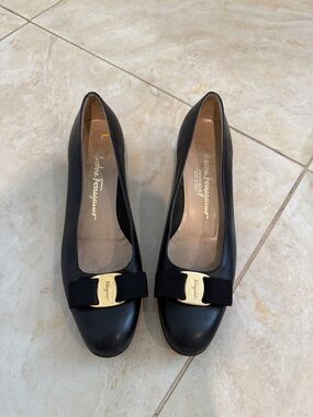 Salvatore Ferragamo Black Leather Vara Bow Pumps with Gold Plaque